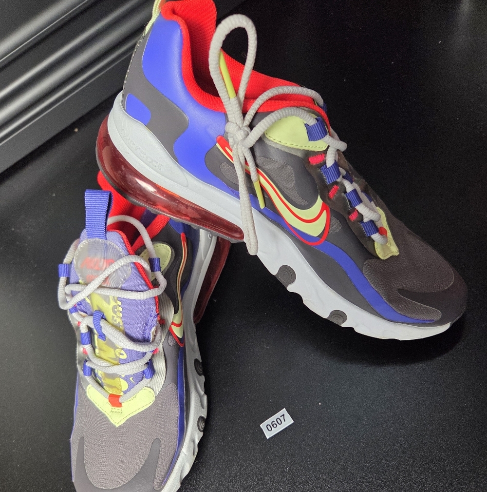 Max 270 React GS Thunder Grey Volt Red 4.5Y Youth / Women’s 6